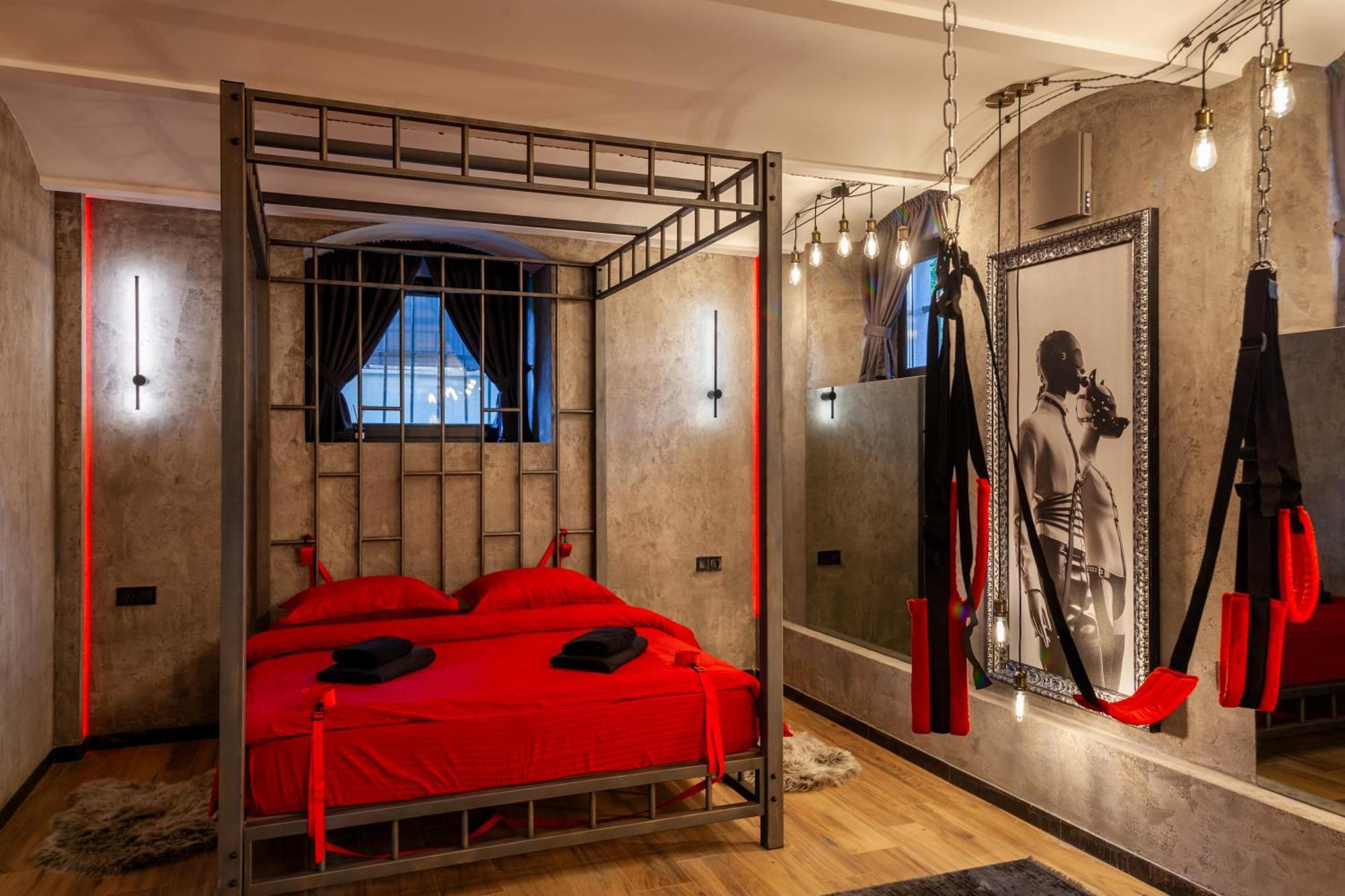 Royal Hot Jucuzzi Apartment リヴィウ エクステリア 写真